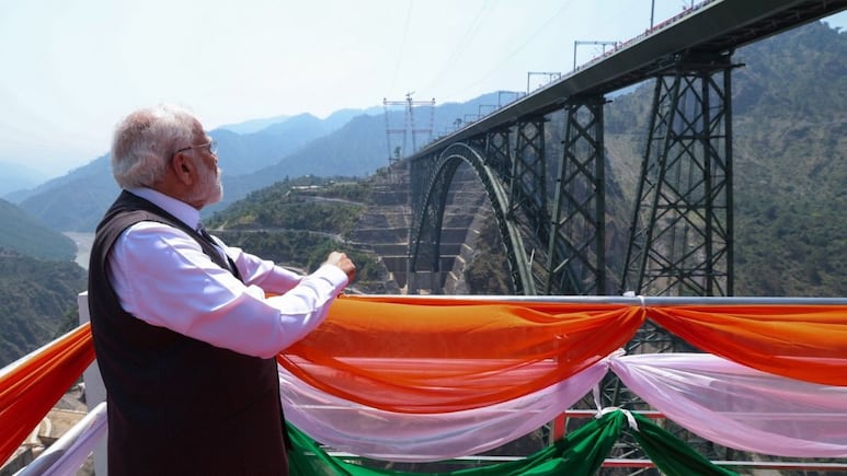 India inaugura el puente ferroviario más alto del mundo; supera a la Torre Eiffel