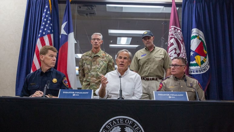 ICE retrocede con esta ley en Texas antiinmigrantes; Greg Abbott se muestra descontento por ello