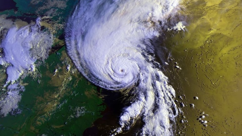 El Centro Nacional de Huracanes alerta sobre tormenta tropical Andrea en el Atlántico; se dirige a EEUU