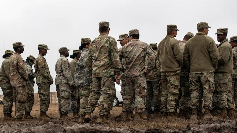 Militares en la frontera entre Estados Unidos y México.