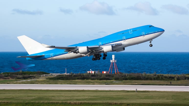 Avión comercial.