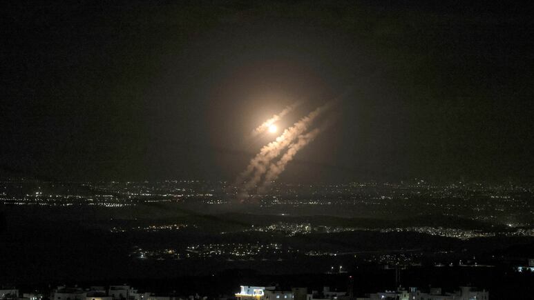 Irán realiza ATAQUE masivo a Israel y lanza centenar de misiles balísticos HOY 1 de octubre