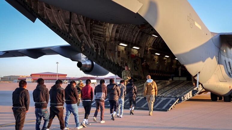 ICE revela los delitos que llevarían a la deportación inmediata si eres inmigrante en EEUU