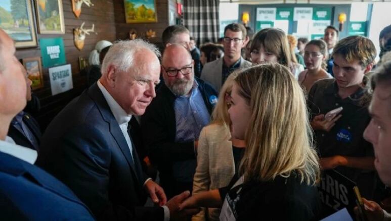 Tim Walz durante un evento en la Universidad de Michigan Foto: "X" @Tim_Walz