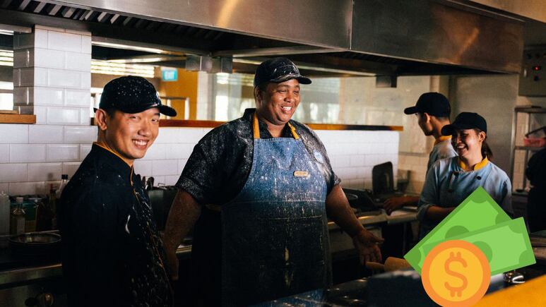 personas trabajando en restaurante