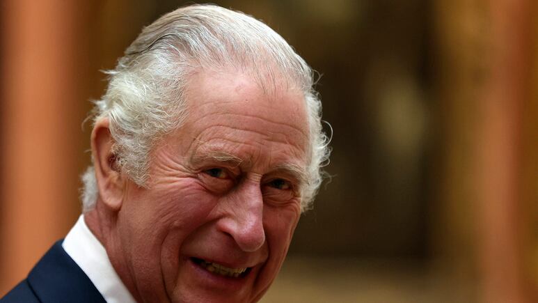 El Rey Carlos III interrumpe abruptamente su tratamiento contra el cáncer; ¿cuál es la razón?