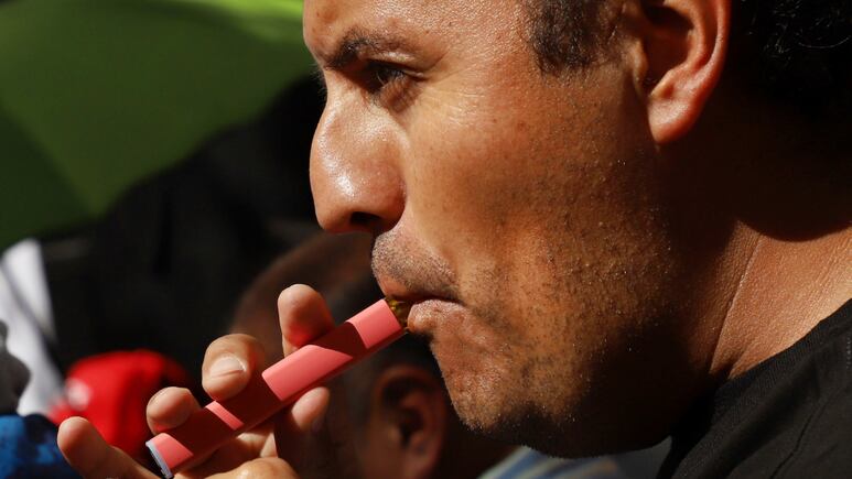 Senado avala en lo general reforma para prohibir uso de vapeadores y fentanilo en México