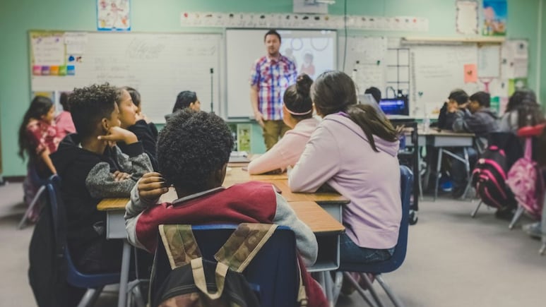 ¿Cómo funciona el Programa Binacional de Educación Migrante para maestros bilingües?