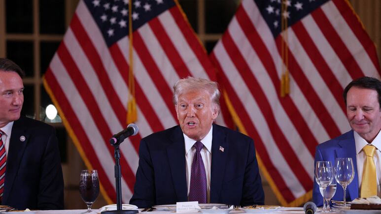 Trump se reúne con aliados canadienses en Mar-a-Lago para anexar al país a EEUU como el estado 51