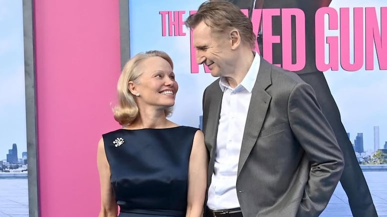 Liam Neeson y Pamela Anderson, la nueva pareja que sorprende a Hollywood hacen oficial su romance