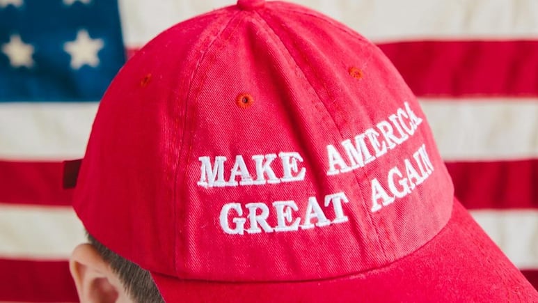 Gorra de MAGA (Make America Great Again).