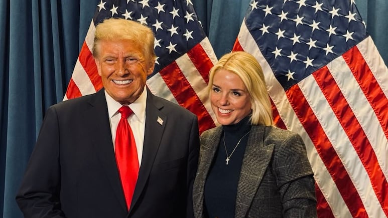 Bondi habría informado a Trump que su nombre aparecía en archivos de Epstein