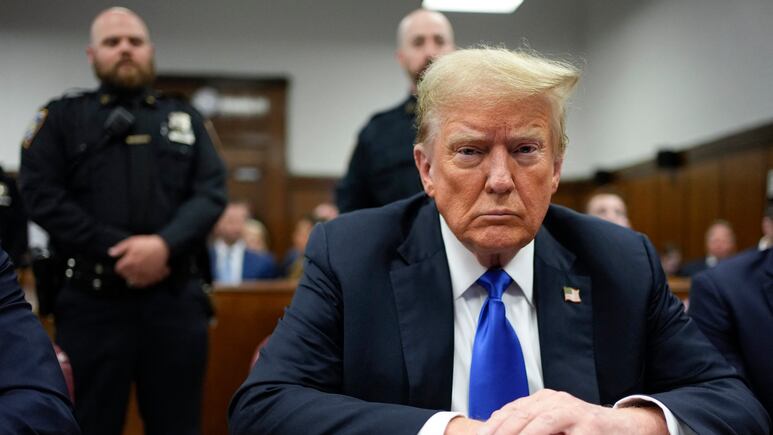 Donald Trump anuncia aranceles de 25% para México y Canadá