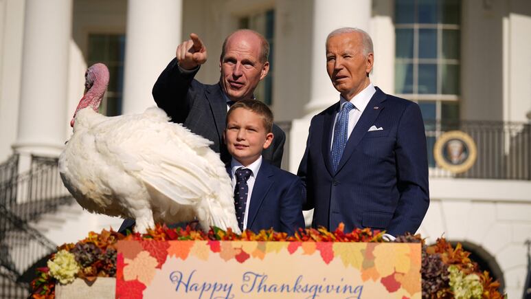 ¿Quiénes son Peach y Blossom, los dos pavos que serán “perdonados” por Biden en Thanksgiving?