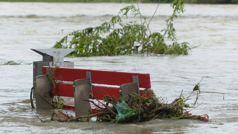 Inundaciones en Texas dejan al menos 51 muertos y 27 niñas desaparecidas