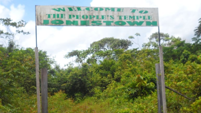 Jonestown abre sus puertas:¿Cuál es la historia de este terrorífico sitio?
