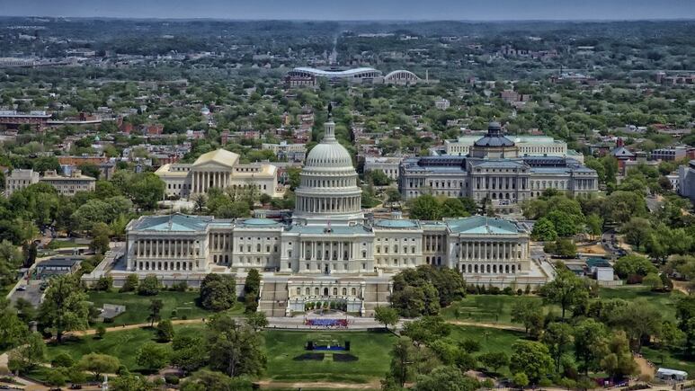 Chipotle lanza EMPLEO en Washington con sueldo de 17 dólares por hora más comidas gratis y seguro médico