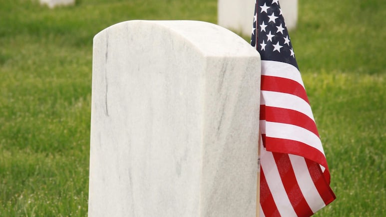 Memorial Day (Lápida de un soldado de Estados Unidos)