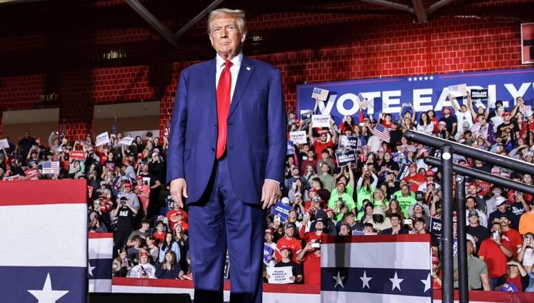 donald trump traje azul