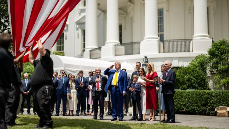 ¿Qué es la Ley de Poderes de Guerra que puede frenar a Trump en un ataque a Irán?