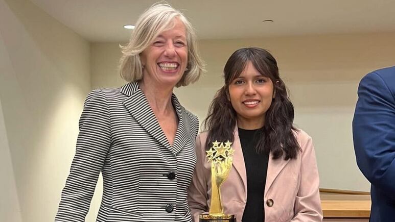 Mexicana gana el premio a la mejor estudiante del mundo; estudió en el CONALEP