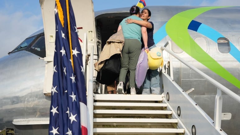 “Proyecto de Regreso a Casa”: Así fue el primer vuelo de migrantes que se “autodeportaron” de EEUU