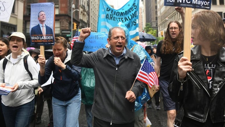 ¿Quién es Brad Lander? El candidato a alcalde de Nueva York que fue arrestado por agentes ICE a las afueras de un Tribunal de migración