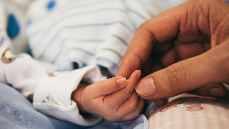 Estos son los 11 nombres que EEUU prohíbe ponerle a tus bebés en 2025 | LISTA