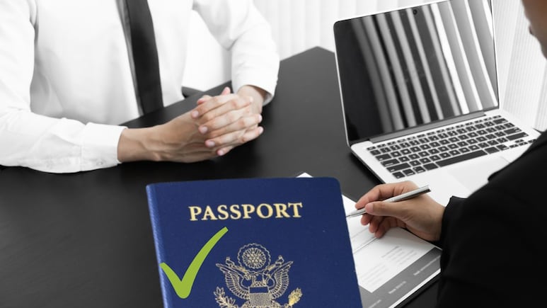 Excónsul revela útil consejo para que lo apliques en entrevista de VISA americana y que te la aprueben