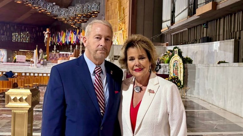 Llega Ronald Johnson, el nuevo embajador de EEUU a México, y visita la Basílica de Guadalupe