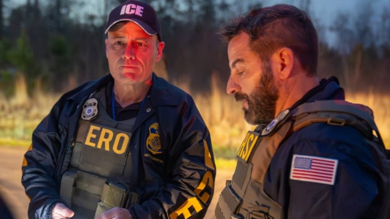 ¿Qué pueden hacer los migrantes indocumentados si agentes de ICE los detienen en la calle?