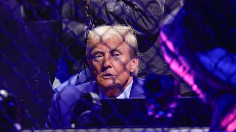 Donald Trump asiste al UFC 309 acompañado de Robert Kennedy Jr. y Elon Musk