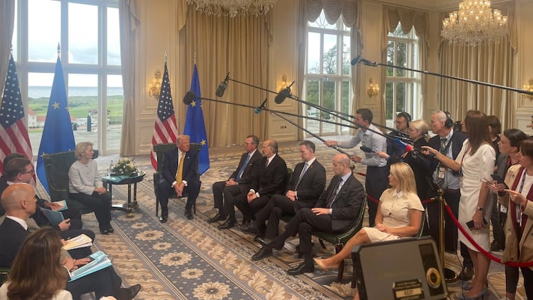 Bruselas aplaza hasta febrero de 2026 sus medidas arancelarias contra EEUU