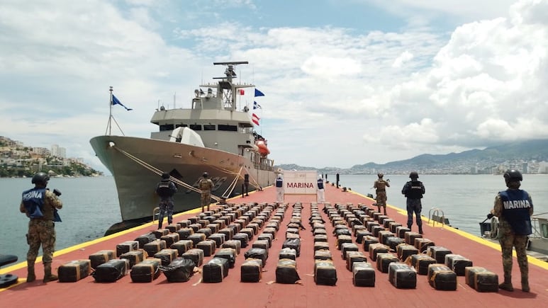 In a maritime operation, more than 3.5 tons of cocaine were seized off the coast of Guerrero