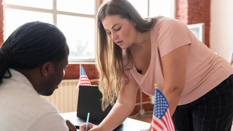 Miami lanza EMPLEO para personas que sepan español con sueldo de hasta 45 dólares por hora