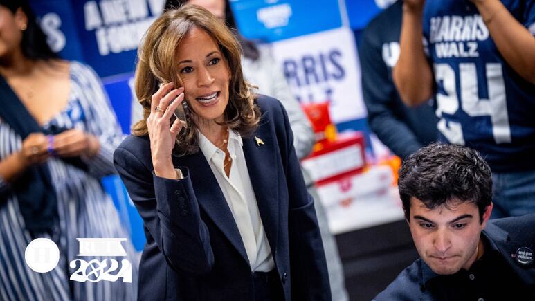 Kamala Harris vive vergonzoso momento al fingir realizar llamada a votantes