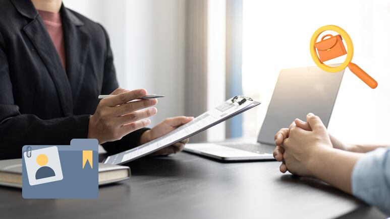 persona en entrevista de empleo