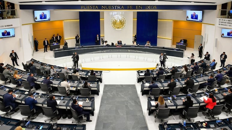 Bukele reforma Constitución y congreso del Salvador aprueba reelección presidencial indefinida