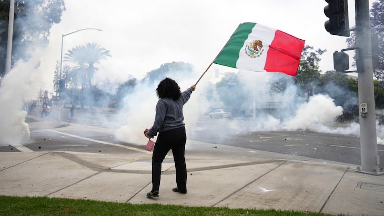 Fuera de toda proporción, redadas del ICE en Los Ángeles y Chicago: Fuerza Migrante