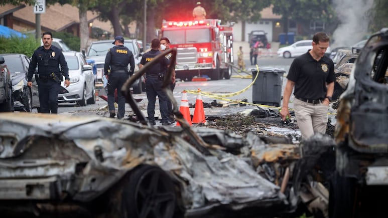Avioneta se estrella contra casas y coches en San Diego, California; ¿qué ocurrió?